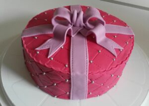 Cadeau rose et ruban mauve