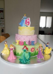 Gâteau à étages princesses