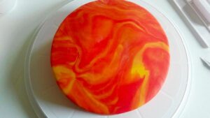 Déco rapide : pâte à sucre marbrée